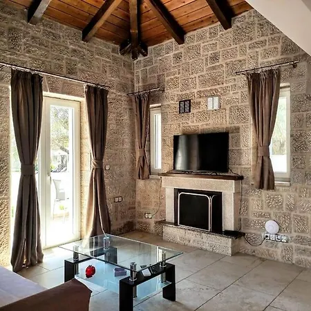 Villa *drosia*/5' From Town & Sea/mountain View Frinion